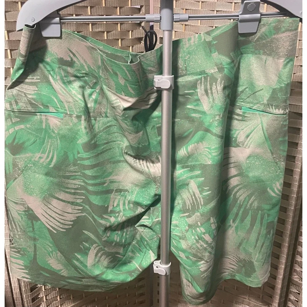 Lululemon Mens Green Palm Leaf Print Board Shorts Swim Trunks Size 38 Lace Up